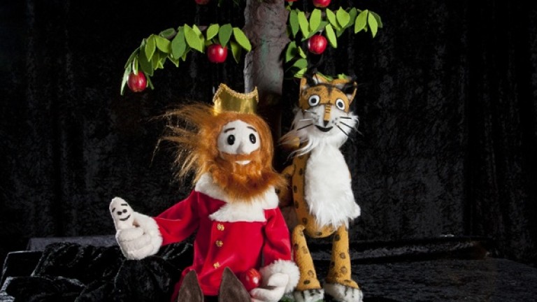 König Luchs Baum nah